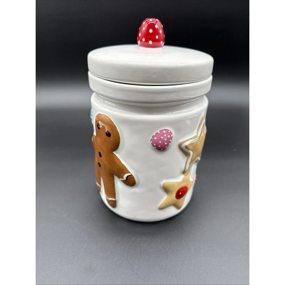 Hallmark 3-D Gingerbread And Gumdrop Cookie Jar‎